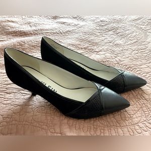 W’s NWOB Anne Klein Kitten Black Suede Kitten Heel Pump